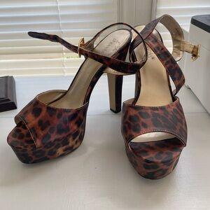 Leopard print shoes 7.5